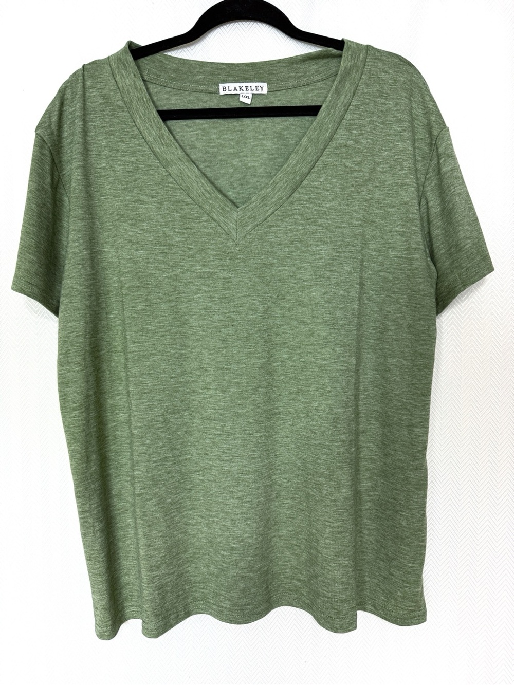NWOT Blakeley Women's V-Neck Short Sleeve Top Size L/XL